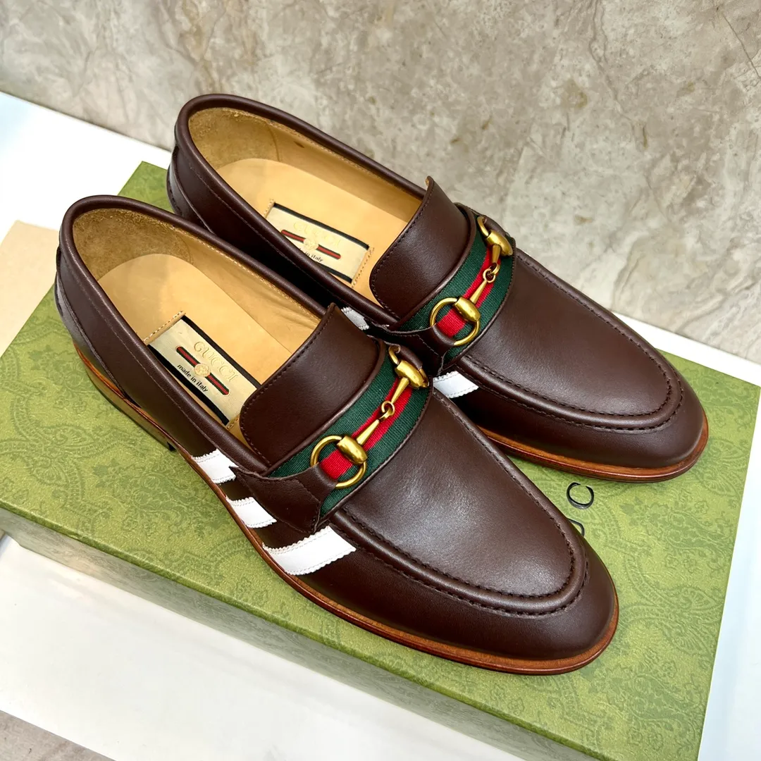 Original leather outsole P900 Brand: Co-branded Adidas｜GUCCI (Gucci) Standard code: Men's size 38–44 (45/46 can be customized) Grade: Same style as the official website Original quality Material: Original cowhide Leather lining Original leather outsole Style category: Men's fashionable casual leather shoes Distinguished big-name luxury elements top luxury Color: Actual picture